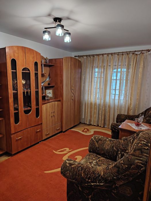 Închiriez ap. Cu 2 camere