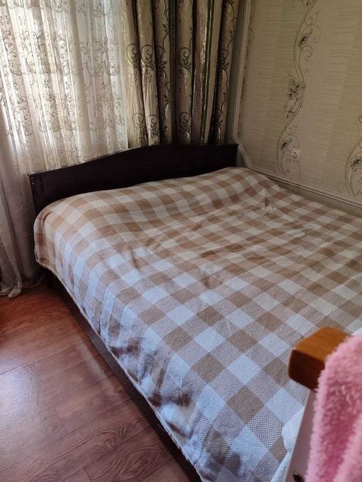 Сервант , кровать , шкаф . Мебель домашняя