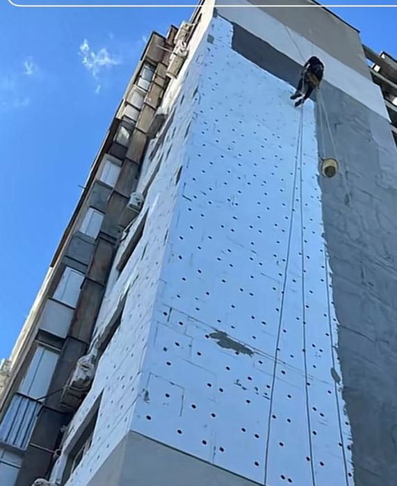 Executam alpinism utilitar