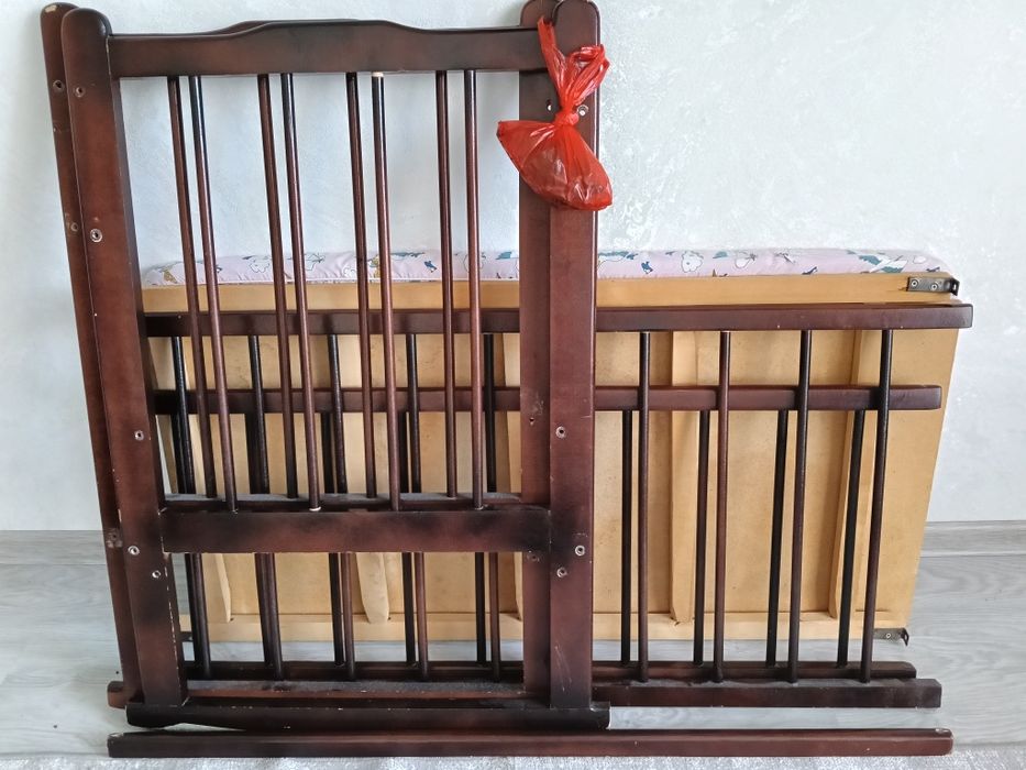Продам детскую кроватку