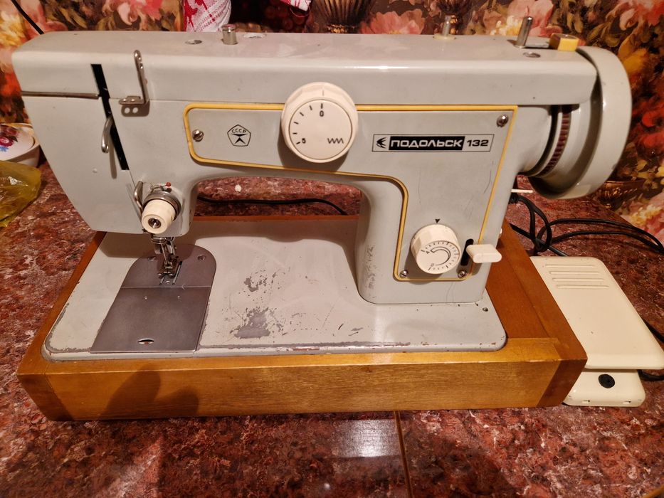 Швейная машинка "Подольск 132"