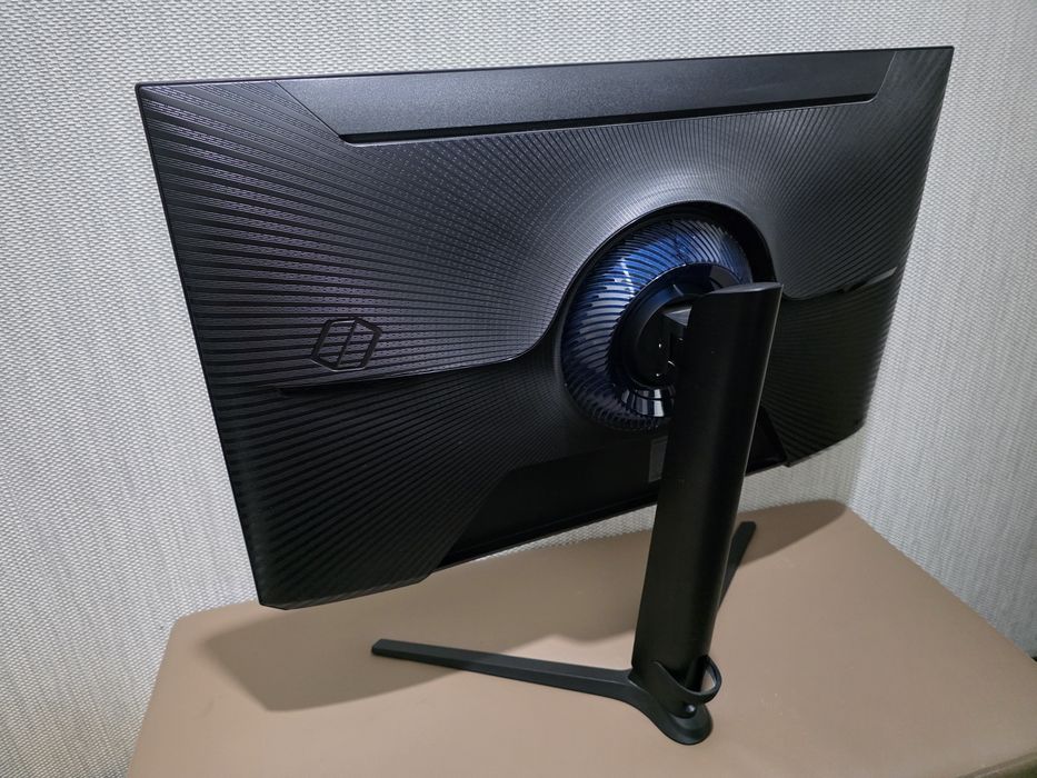 Samsung 27 диагональ, 144Hz