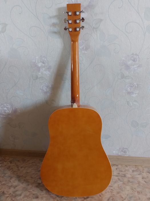 Гитара акустическая.