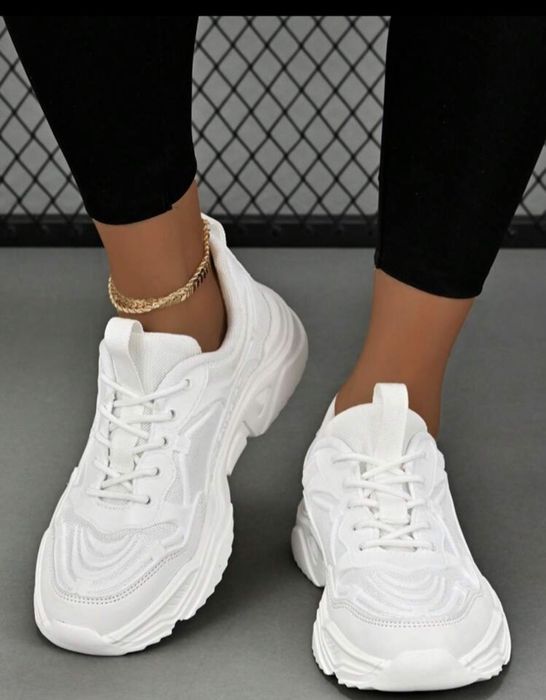 Маратонки  в бяло