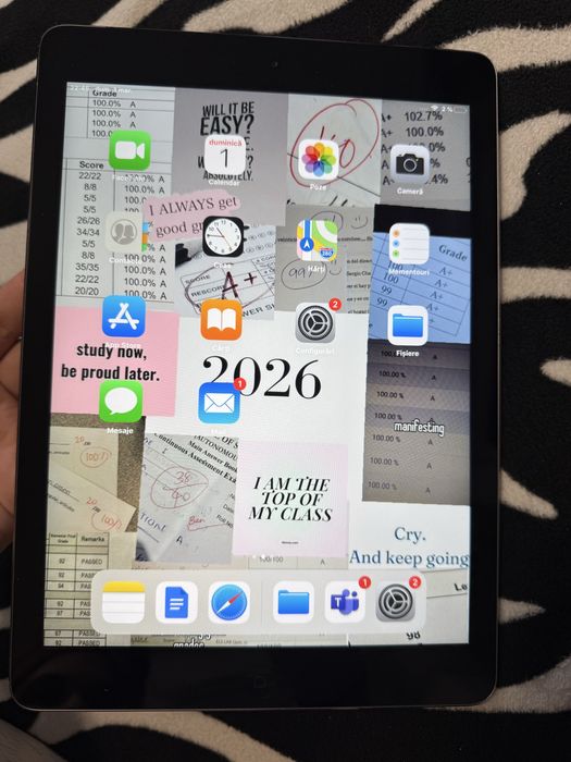 Ipad Air 1 Silver + 2 Huse Premium cu Tastatura Bluetooth