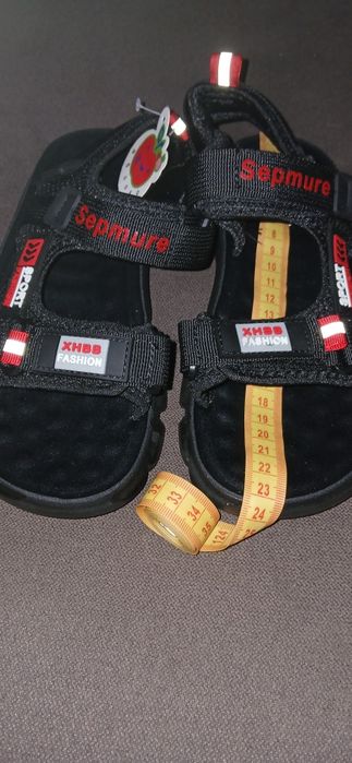 Продам детские сандали