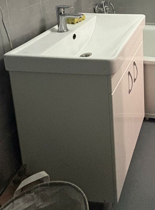 Раковина с тумбой