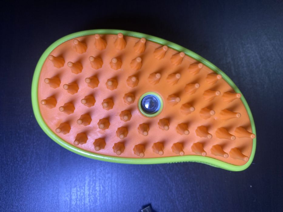 Perie cu aburi pentru animalute