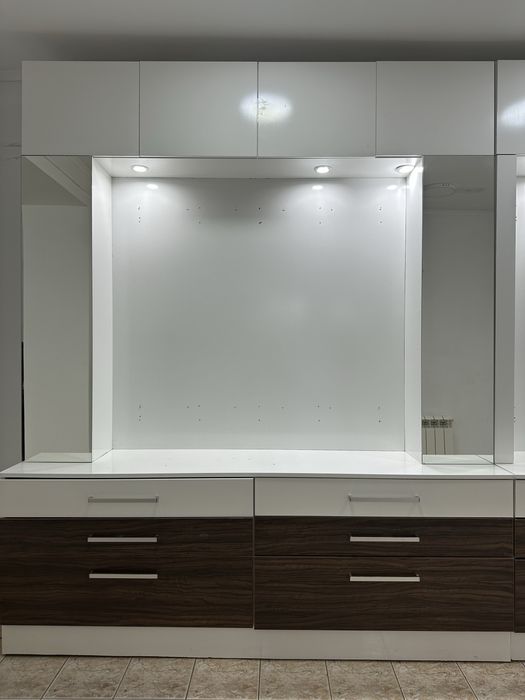 Мебель, торговые витрины