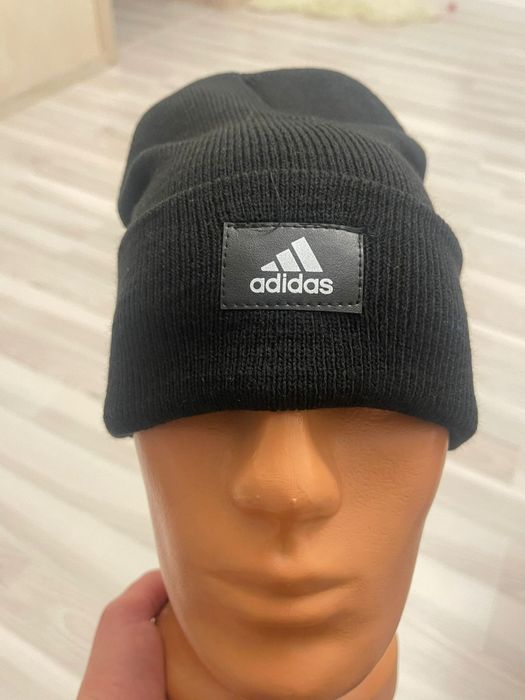 Fesuri noi, Nike, adidas, Hugo, Calvin, etc