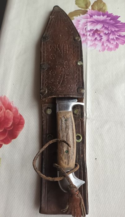 Cuțit de vânătoare/drumeție