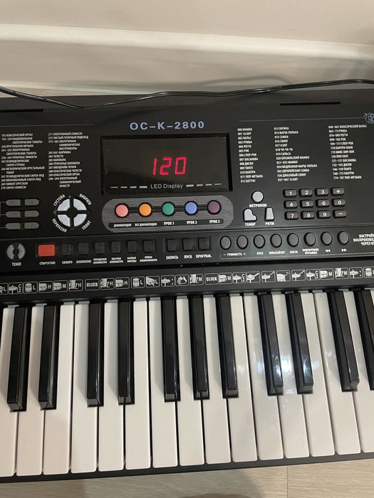 Синтезатор 61 клавиша