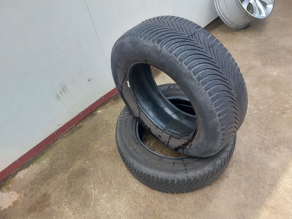 100 lei bucata! Doua anvelope M+S/IARNA 215 65 16 Michelin