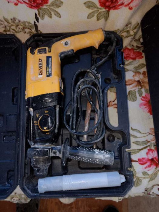 Продам практический  новый мощный-перфоратор-DeWALT в полном комплект,