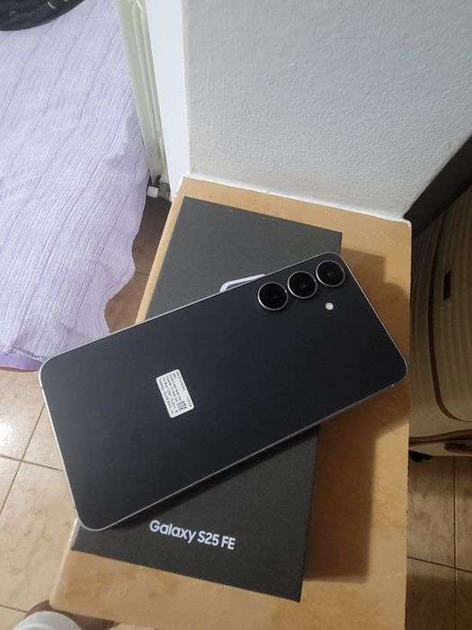 Vând s25 FE  ca nou