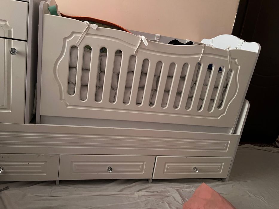 Bolalar yotishi uchun ikki etajlik mebel