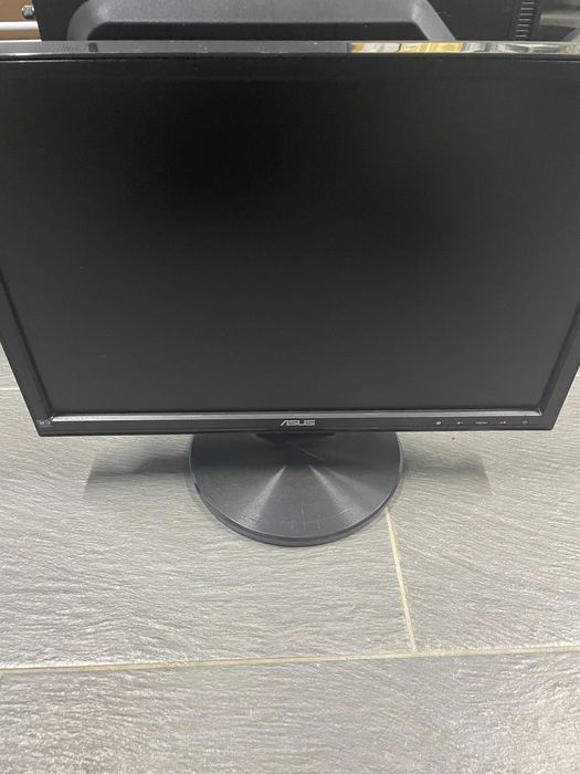 Настолен компютър ASUS с монитор ASUS Windows 10 Pro