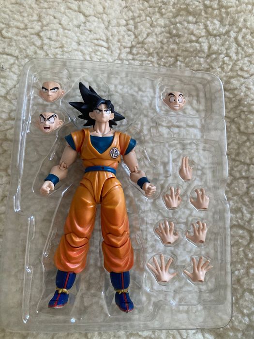 Shfiguarts Son Goku superhero