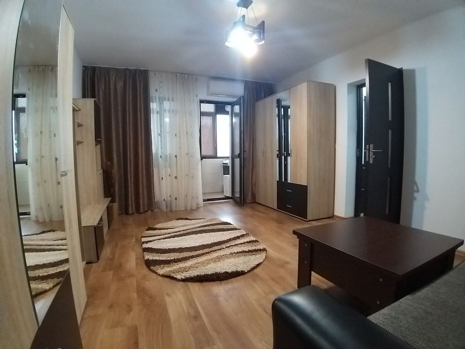 Pers fizica: Inchiriez apartament cu 2 camere si loc parcare la 800m de Popas Pacurari