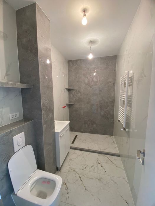 Apartament cu 3 camere+ loc de parcare.