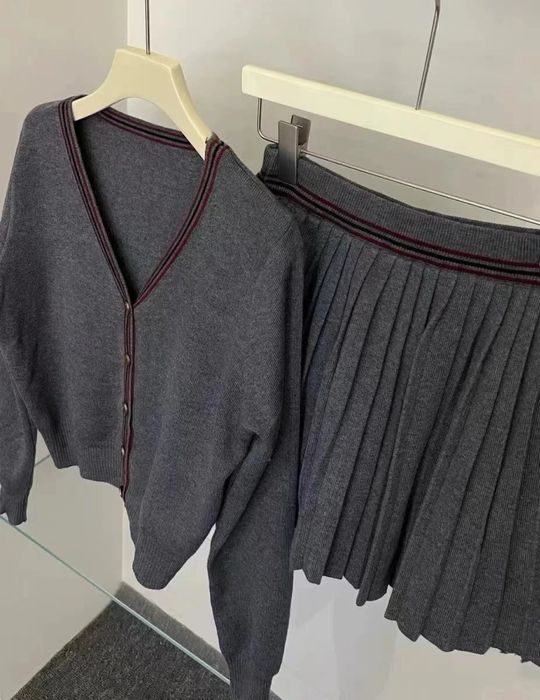 Продам кардиган с юбкой