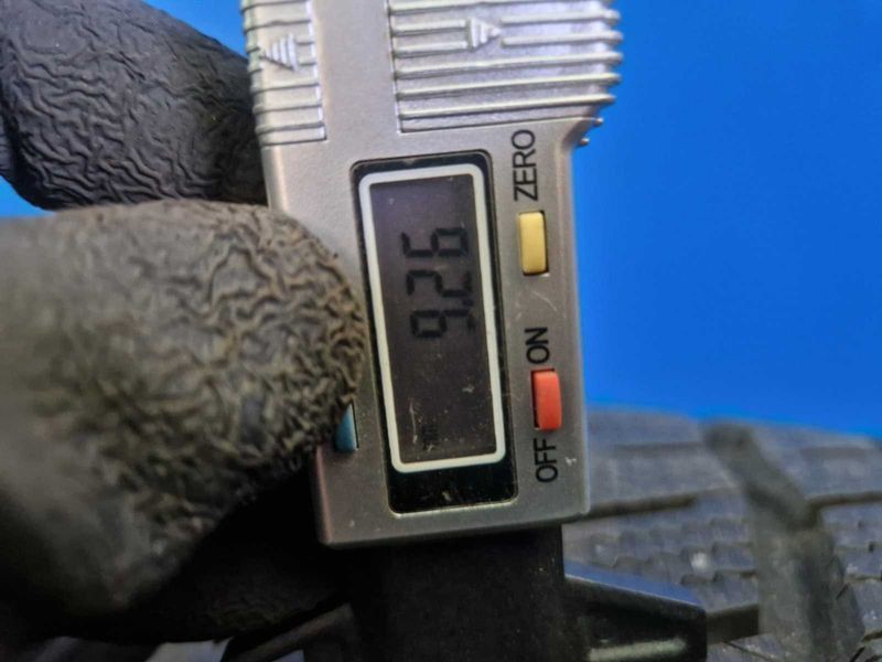 2 Hankook R17С 225/55
зимни бусови гуми DOT2622