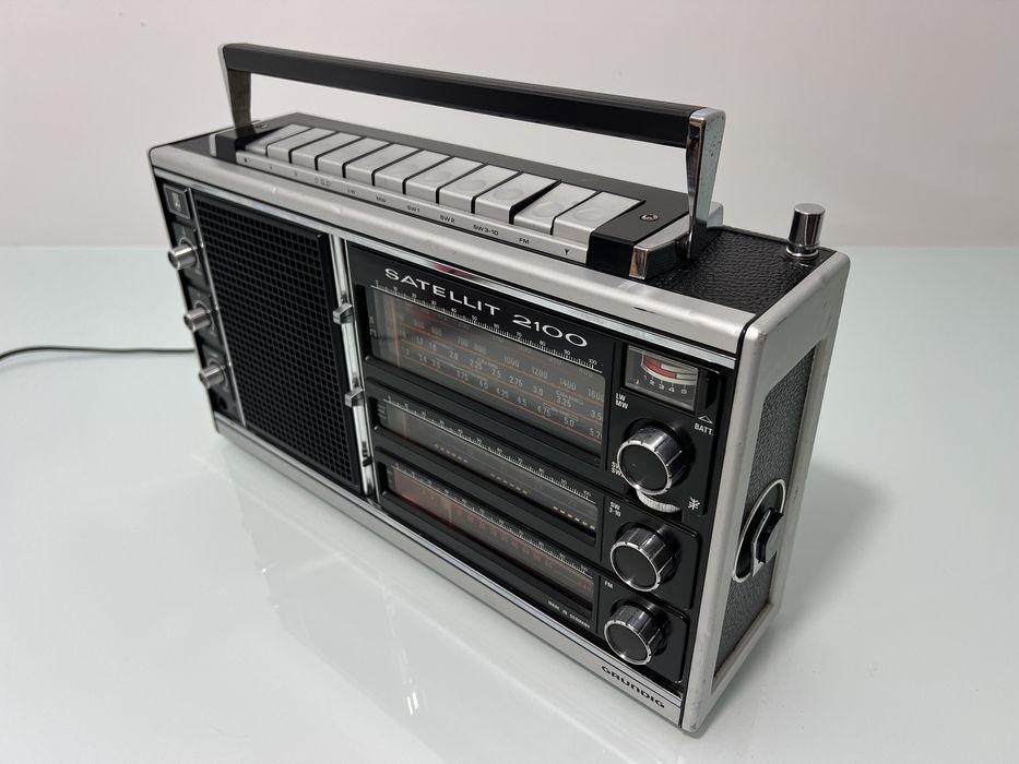 Radio Grundig Satellit 2100