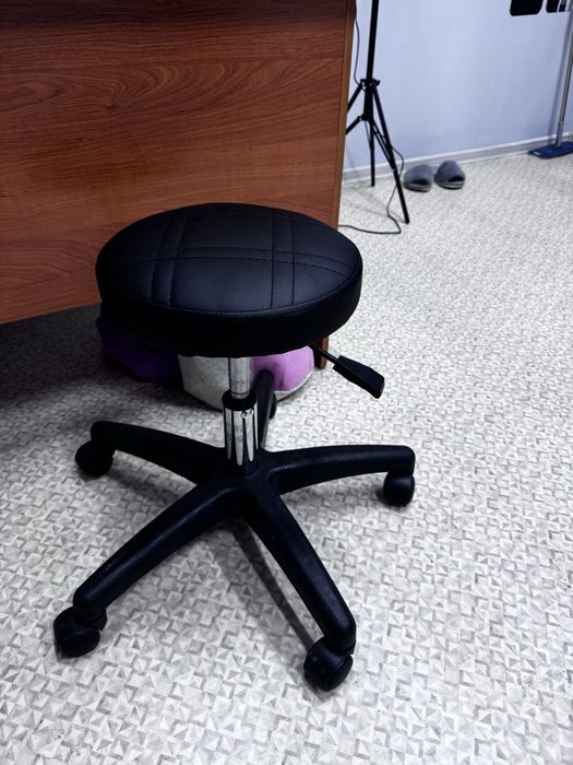 Продам кресло на колесиках