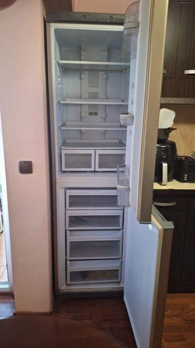 Хладилник с фризер