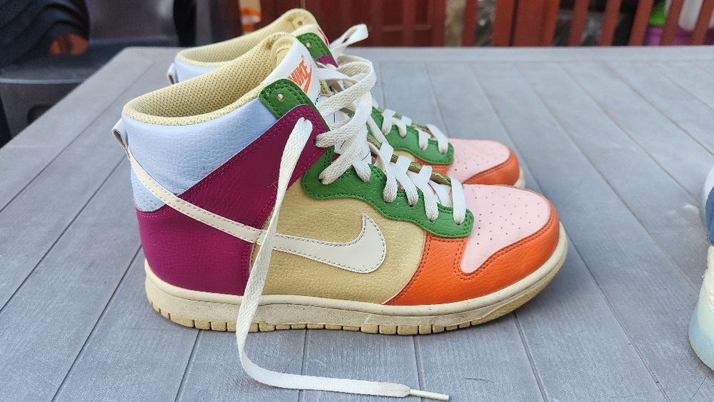 Vând Nike Dunk High multicolor, marime 39