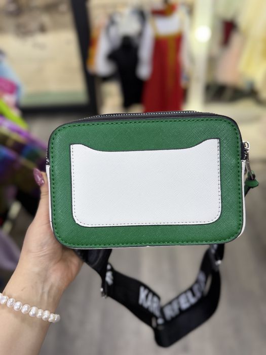 Мини-сумка под бренд Karl Lagerfeld.