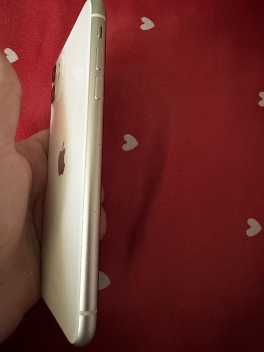 Vând iphone 11.