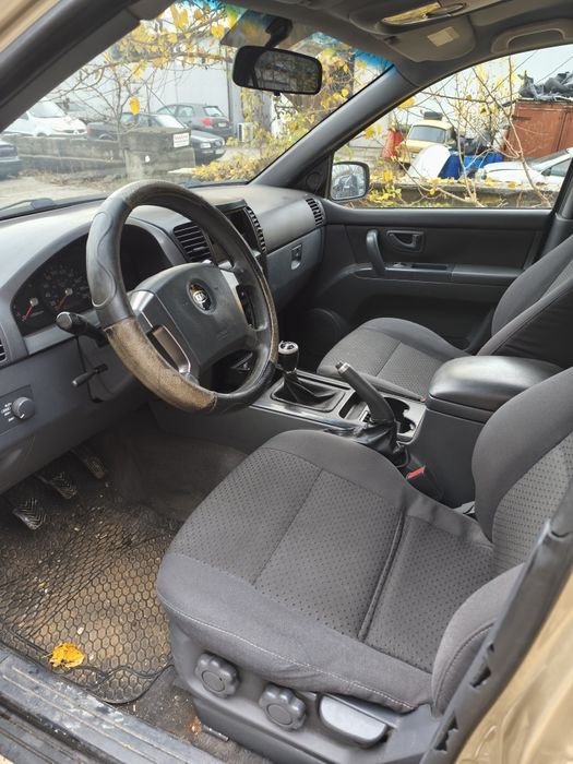 Продавам на части KIA SORENTO 2.5 CRDI 2003 г.