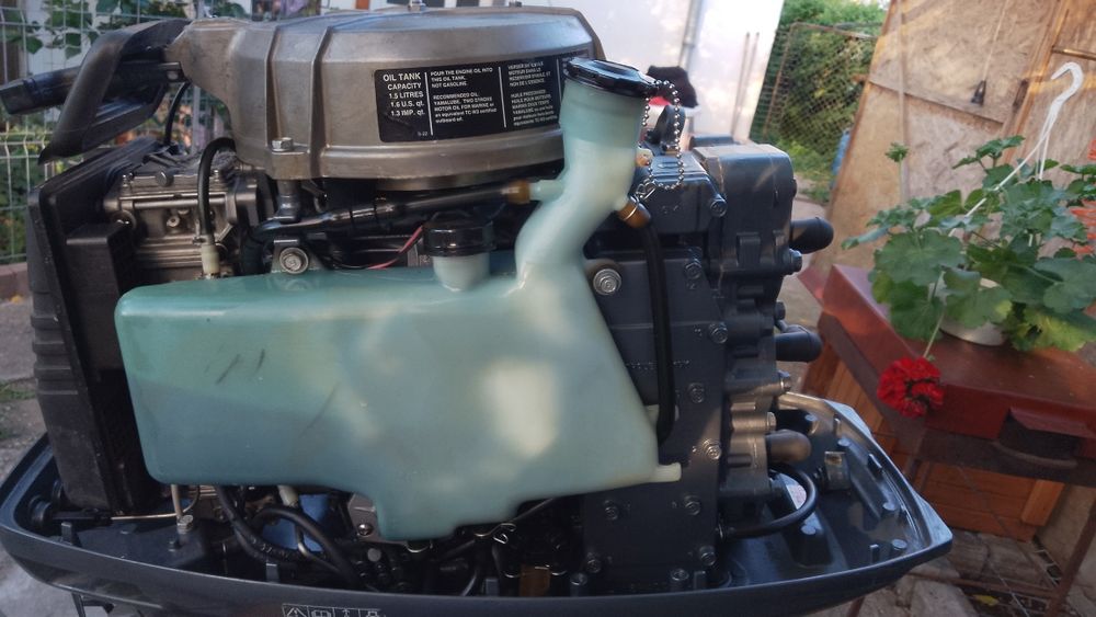 Vând motor barcă Yamaha Autolube 40 cp