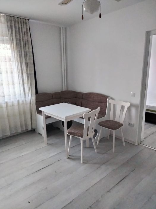 Închiriez apartament
