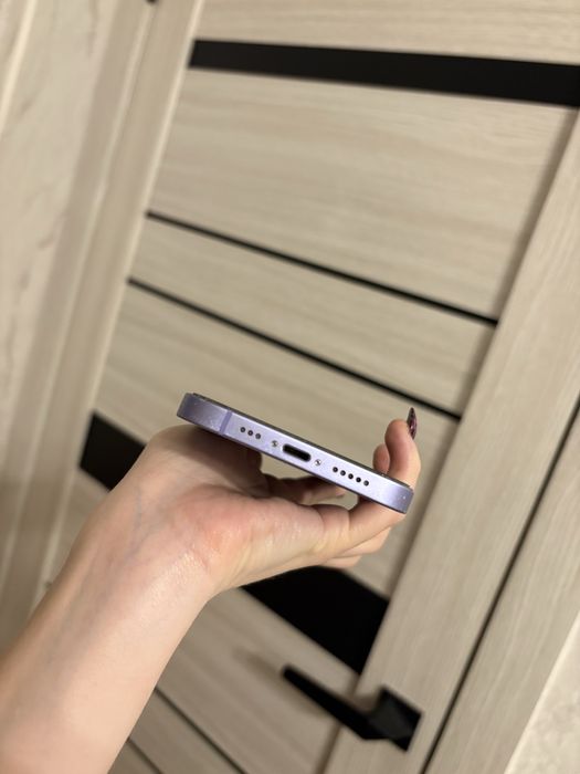 iPhone 12 в лавандовом цвете