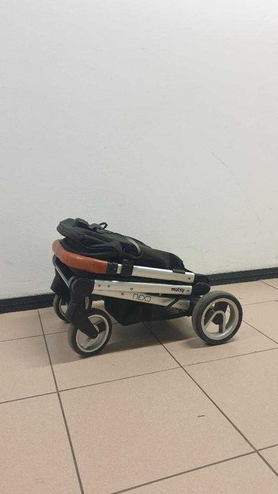 Cărucior copii Mutsy, compact și de calitate, potrivit de la naștere