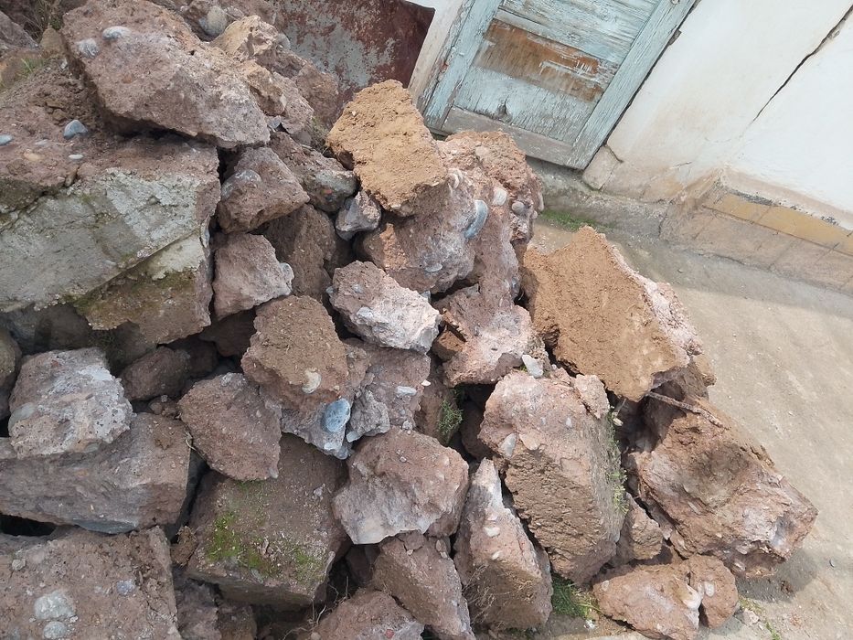 Продам  песок и булыжники