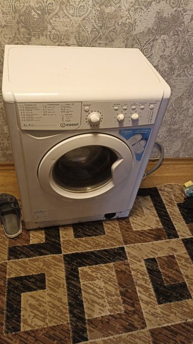 Продам машинку индезит
