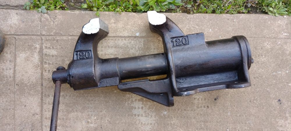 Menghina lăcătuș - forja-instalator