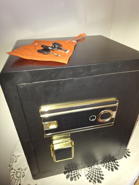 Vând seif nou cumpărat în  Germania
