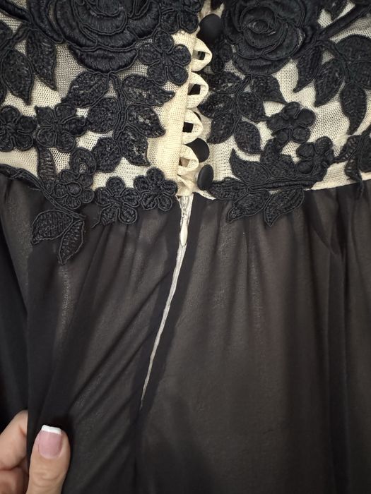 Официална рокля черно и бежово