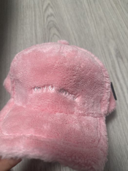 Sapca miu miu de puf