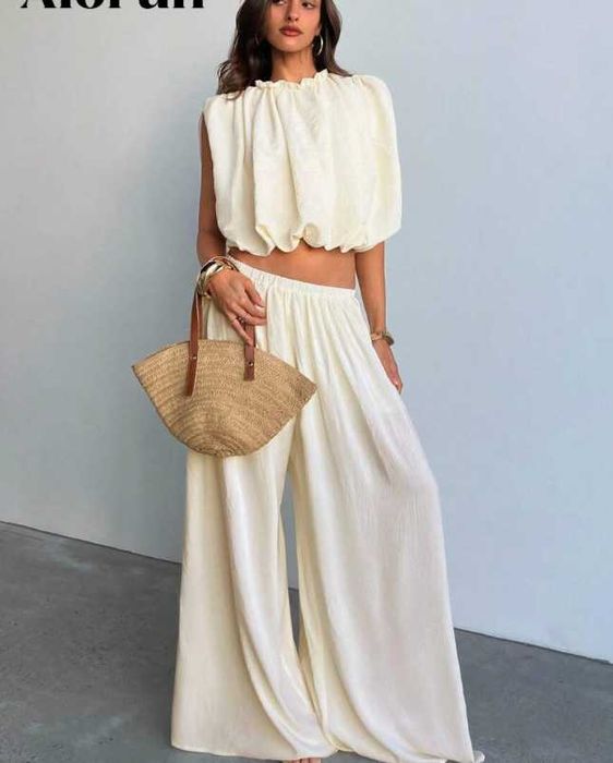 Ефирен дамски летен комплект в бежов цвят - размер S