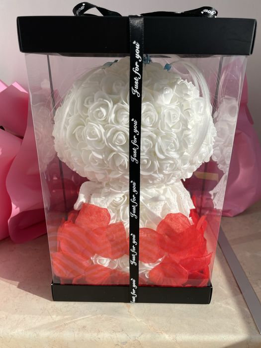 Подарък за момиче/жена-мече от рози