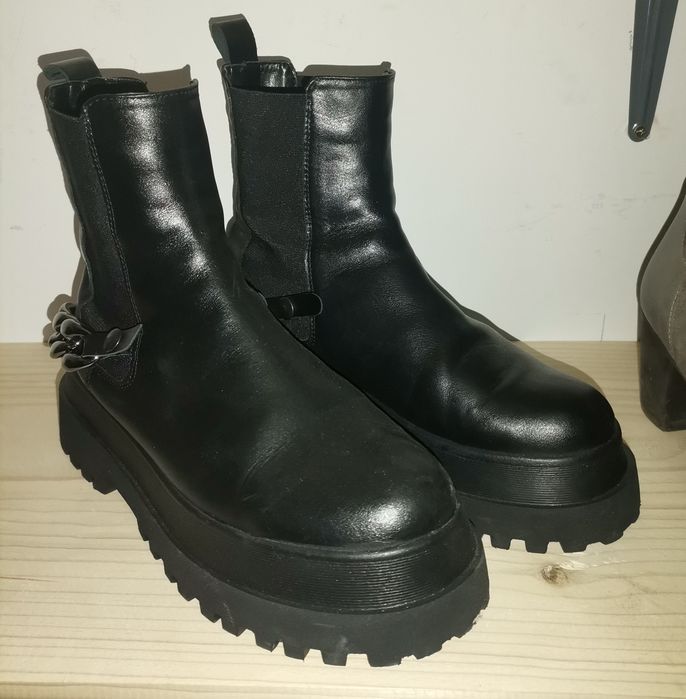 Ghete  din  piele