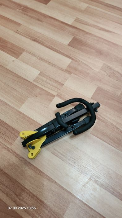 Складная стойка для саксофона альта