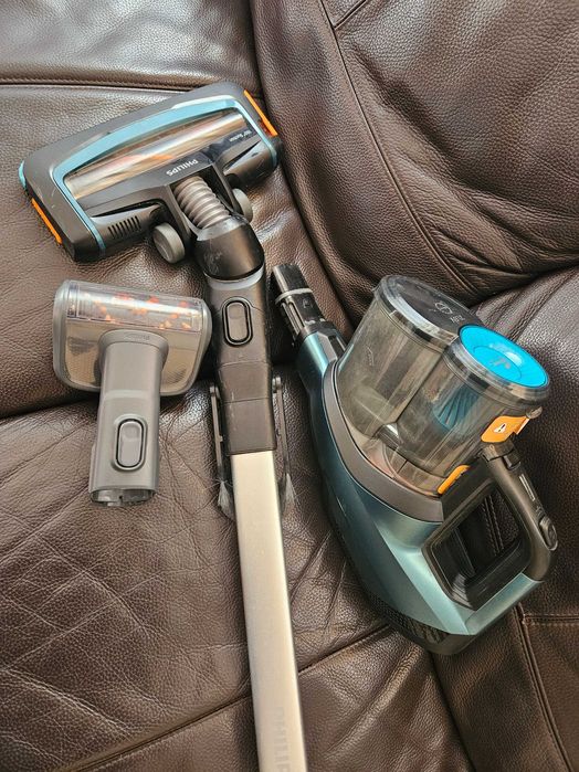 Вертикалма прахосмукачка philips superpro aqua