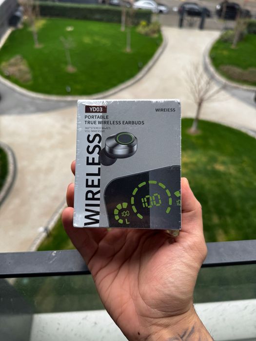 Безжични слушалки с LED дисплей и дълъг живот на батерията