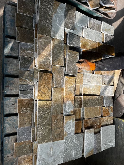 Естествен камък оформен - мултиколор